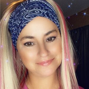 Chelsea smith crown Selena blonde and pink